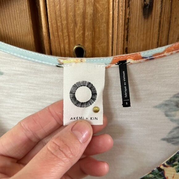 Akemi + Kin Small Floral Button Front Blouse Sleeveless Tank - Picture 3 of 10